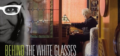 Dietro gli occhiali bianchi