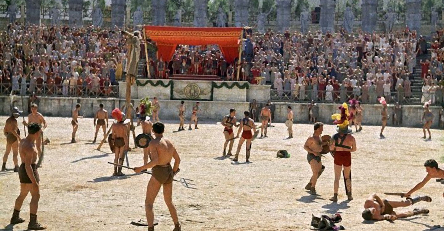Простолюдин на трибуне колизея. Рим 1962 фото. Against Rome.