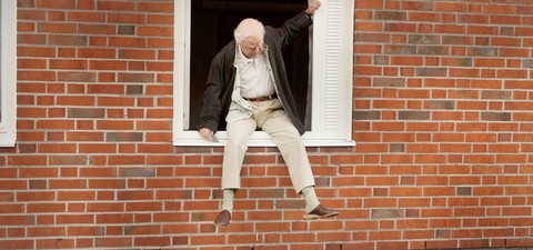 창문넘어 도망친 100세 노인
